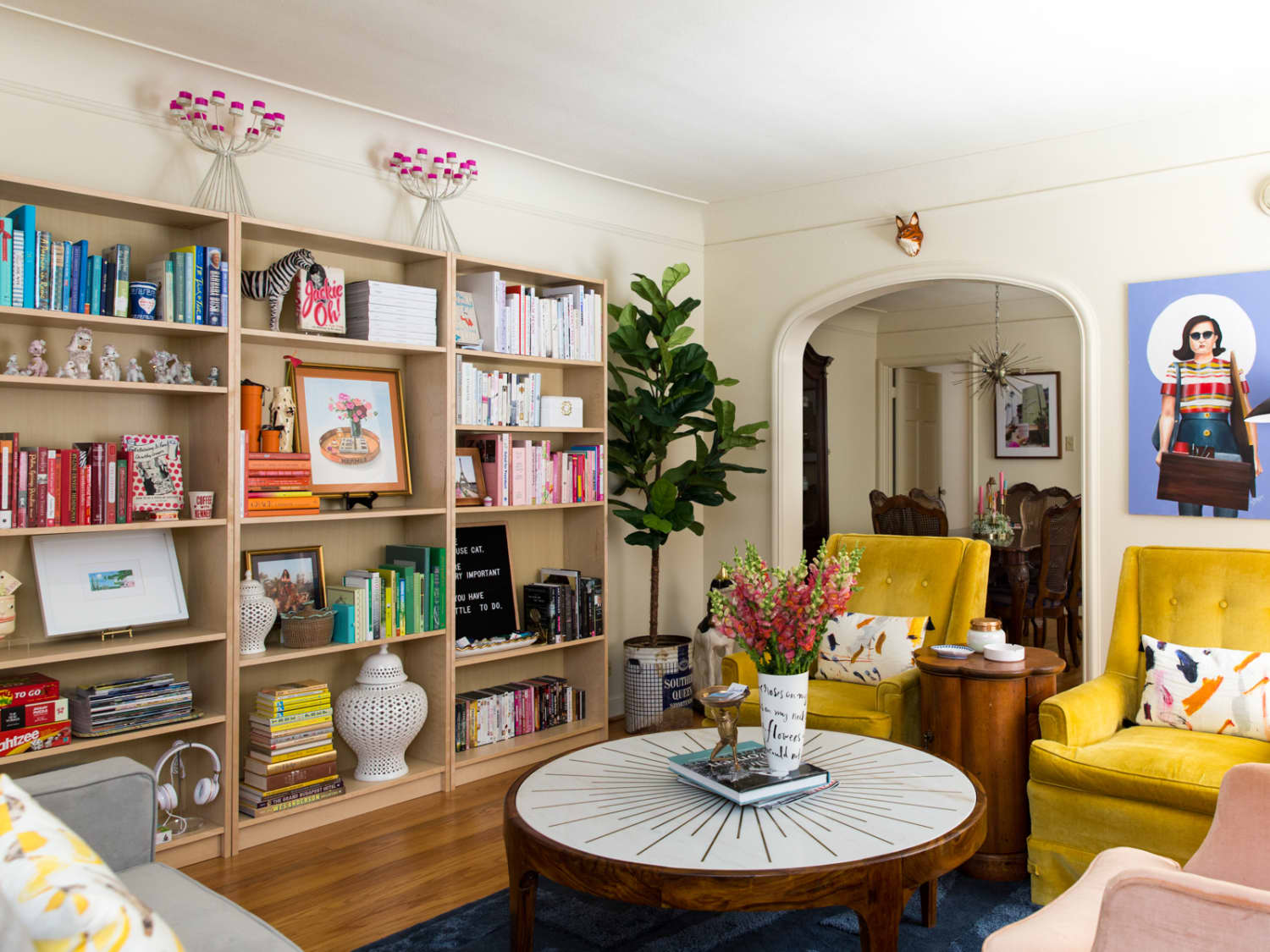 Staging bookshelves store for house sale